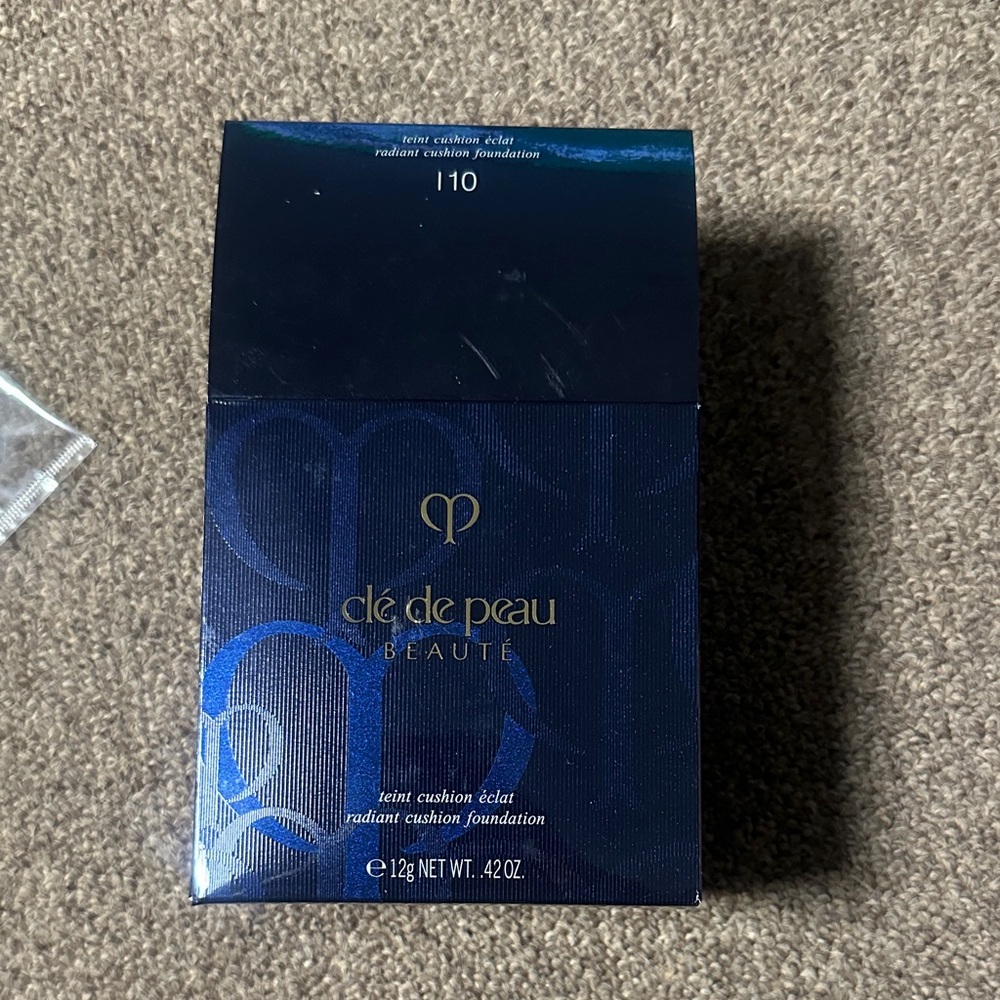 Cle de Peau Radiant Cushion Foundation - Shade 110